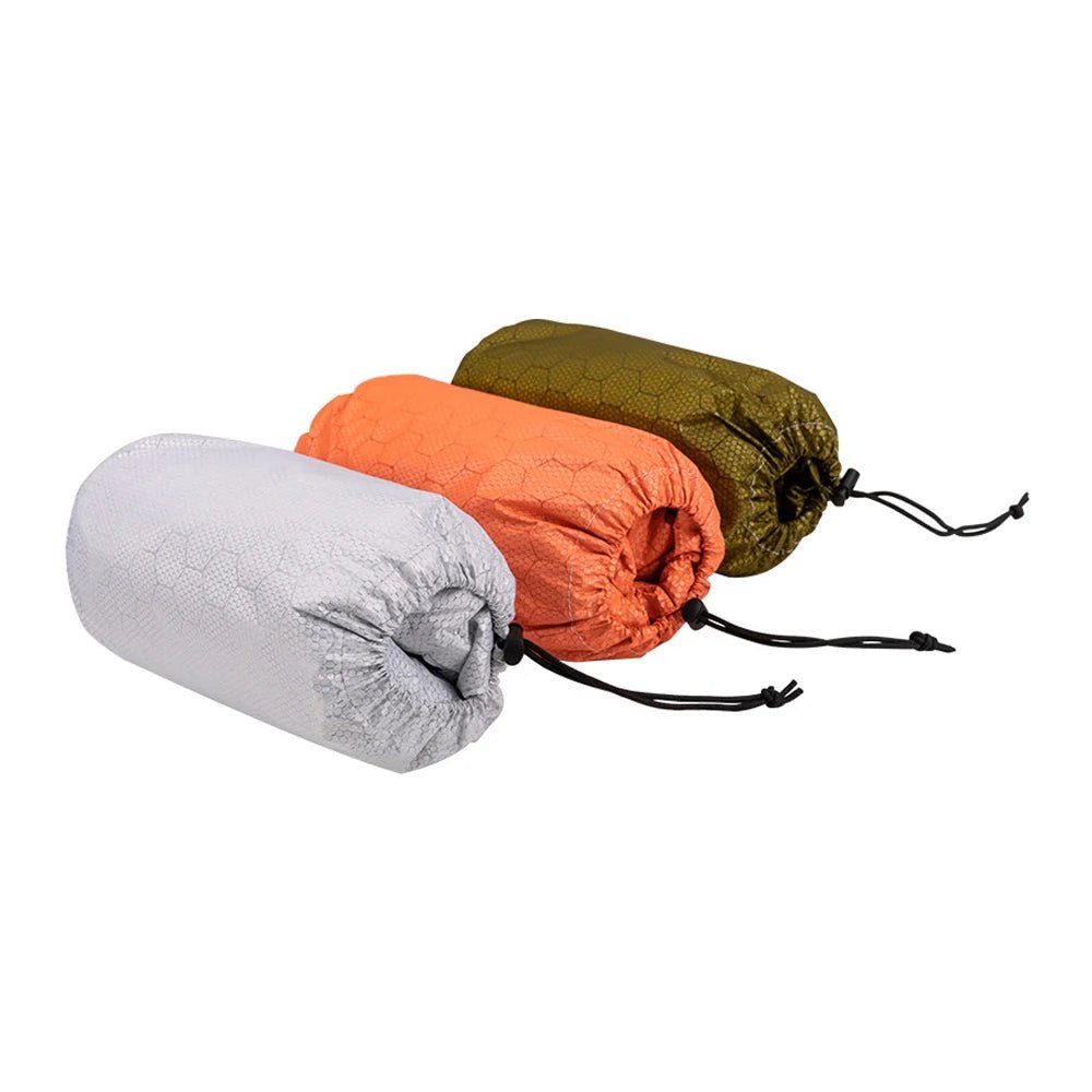 Couverture de survie, bivy d'urgence, sac de couchage imperméable pour la randonnée et le bivouac 180g "Tomshoo - Survival bag" - Planète Rando