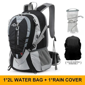 Sac à dos de randonnée Outdoor Inoxto présenté avec une poche à eau et une housse de pluie incluses ; Les couleurs des accessoires sont expédiées au hasard. - Sac à dos de randonnée de 25L à partir de 715g "OUTDOOR INOXTO - Randonnée 441B