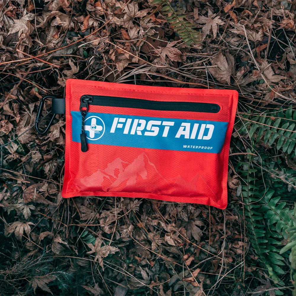 Trousse de premiers secours, kit médical certifié dans une pochette ultralégère et étanche 107 pièces 315g "RHINO RESCUE - First Aid Kit Ultralight" - Planète Rando