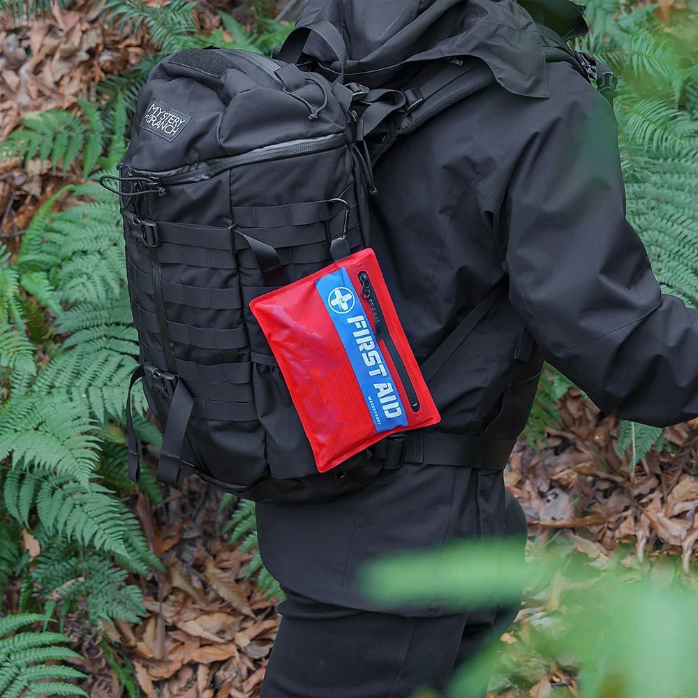 Trousse de premiers secours, kit médical certifié dans une pochette ultralégère et étanche 107 pièces 315g "RHINO RESCUE - First Aid Kit Ultralight" - Planète Rando