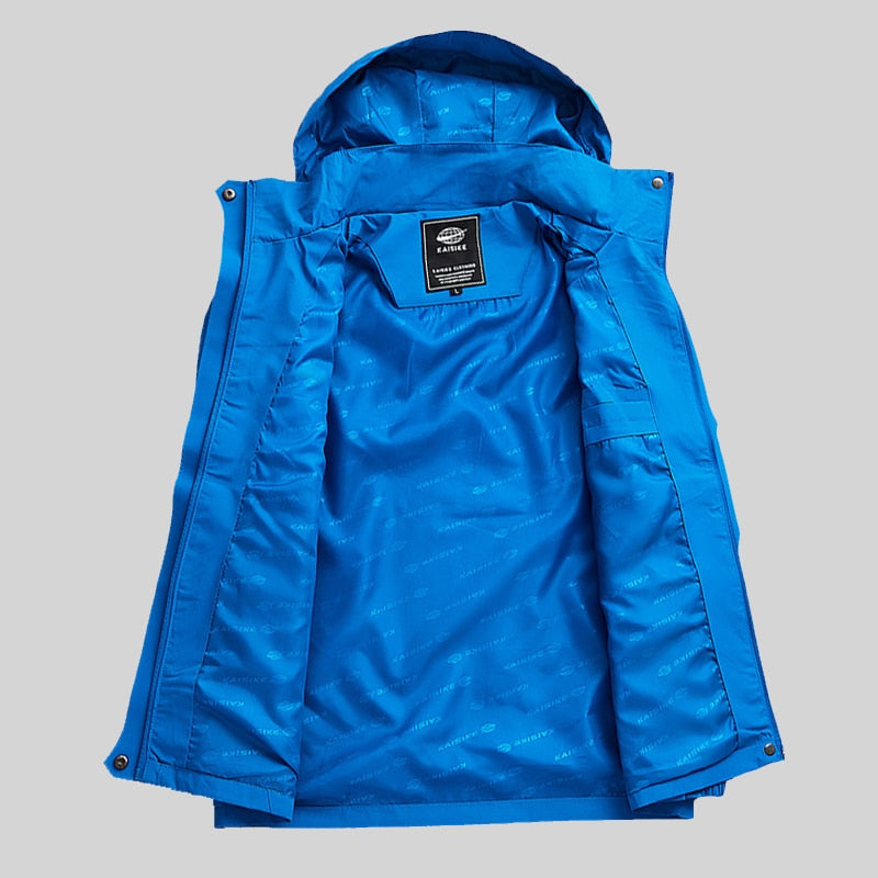 Une veste Outdoor LNGXO bleue sur fond gris.