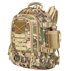 Un sac à dos multicam LQARMY pour les aventures en plein air sur fond blanc.