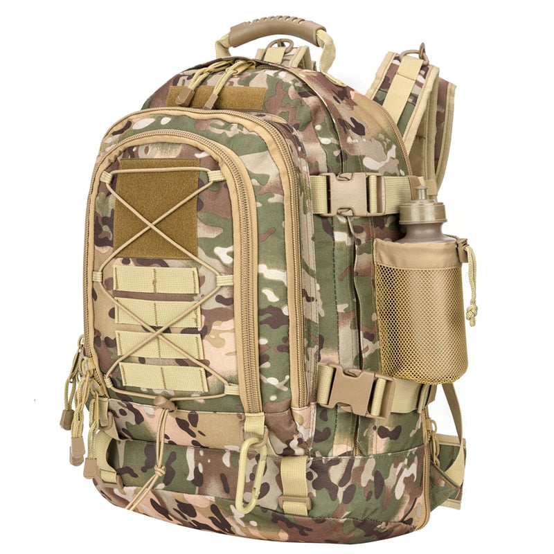 Un sac à dos multicam LQARMY pour les aventures en plein air sur fond blanc.