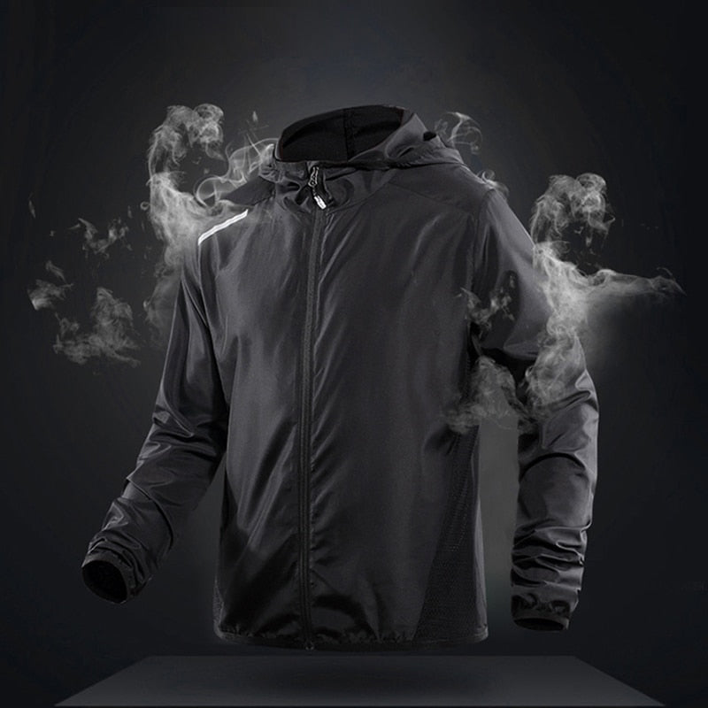 Une veste noire parfaite pour les aventuriers du plein air, avec de la fumée sortant du LNGXO – Chilin Veste de randonnée coupe-vent imperméable pour homme 300g.