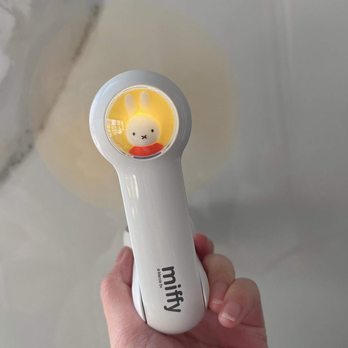 Mini-ventilateur portable et pliable avec chargeur USB et lumière "Miffy - MF04" - | Planète Rando