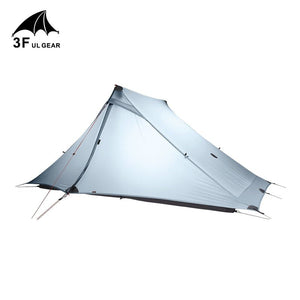 La tente de camping 3F UL GEAR - Lanshan 2 pro est une tente de camping grise ultra-légère conçue pour deux personnes. Cette tente à simple paroi ne pèse que 1,2 kg et présente une forme triangulaire qui offre une excellente ventilation lorsqu'elle est montée et vue de côté.