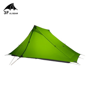 La tente bivouac 3F UL GEAR - Lanshan 2 pro est une tente de bivouac triangulaire verte pour deux personnes qui ne pèse que 1,2 kg. Elle est dotée de cordes sécurisées et du logo 3F UL GEAR dans le coin, offrant une excellente ventilation.