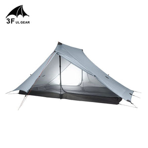 Tente de bivouac légère et grise pour deux personnes, de conception simple paroi et pesant 1,2 kg, soutenue par des poteaux à la durabilité renforcée grâce à son double tissu en silicone. Elle offre une excellente ventilation avec son intérieur en mesh et porte la marque « 3F UL GEAR » dans le coin supérieur gauche, connue sous le nom de « Lanshan 2 pro ».